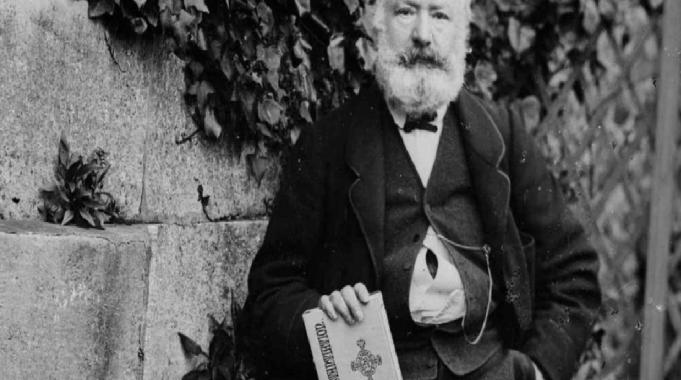 Dünyaca ünlü muharrirlerin kitaplarla ilgili ilham dolu sözleri; Cemil Meriç&#039;ten bir kelam: Kitap benim limanımdır