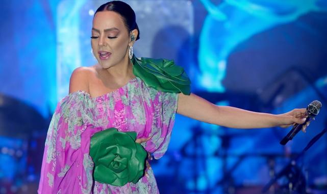 Ebru Gündeş’in 14 Şubat tarifesi! En önden izlemek isteyen sevgililer 100 bin TL verecek!