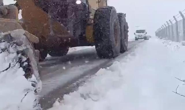 Elazığ'da kar yağışı sürüyor