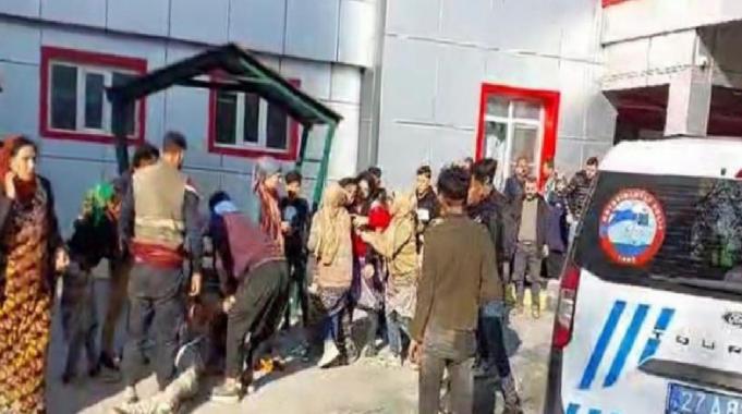 Gaziantep'te üzerine geri dönüşüm balyası düşen genç işçi öldü