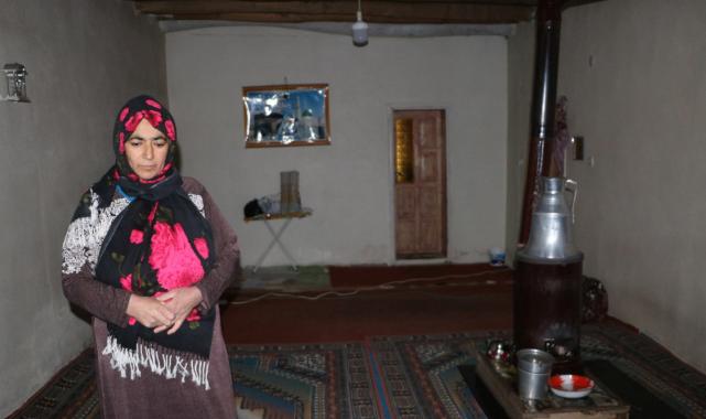 Hakkari'de mezrada tek başına yaşıyor