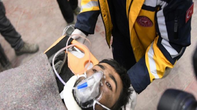 Hatay&#039;da 260 saat enkaz altında kalan depremzede konuştu: Kendi idrarımla beslendim