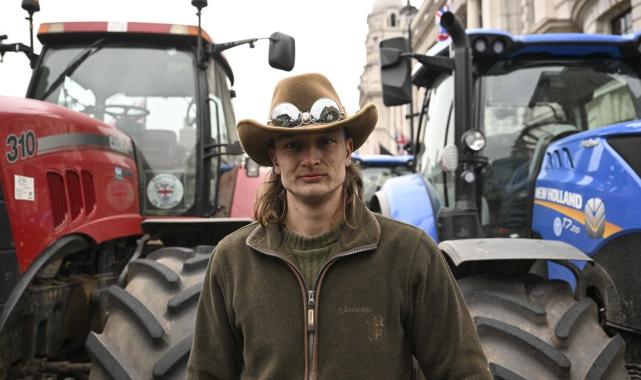 İngiltere'de çiftçilerin isyanı: Traktörler Londra’yı ablukaya aldı