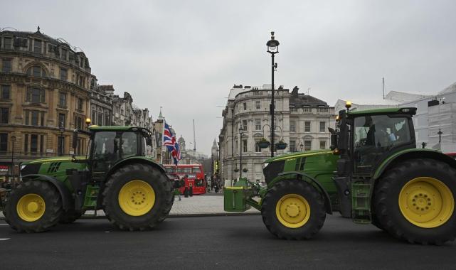 İngiltere'de çiftçilerin isyanı: Traktörler Londra’yı ablukaya aldı