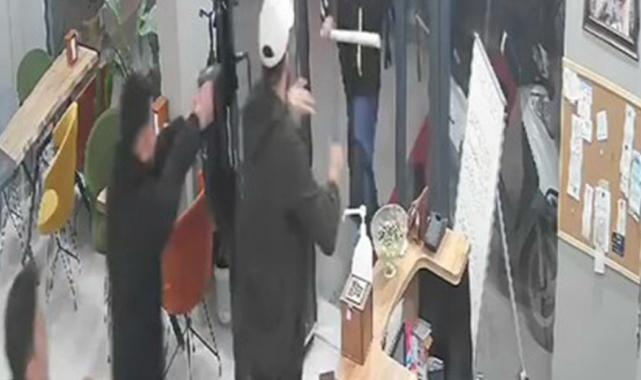İstanbul Büyükçekmece'de iş yerini pala ve silahla basan şahıslar esnaftan dayak yedi