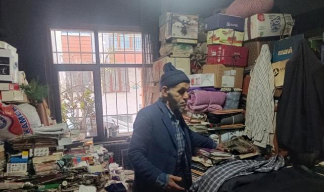 İstanbul Esenler'de yaşlı adamın evinden tonlarca çöp çıkartıldı