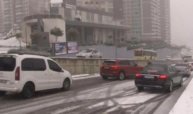 İstanbul kara yine hazırlıksız yakalandı: Araçlar yollarda kaldı