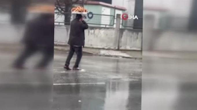 İstanbul'da bayılma numarasıyla duygu sömürüsü böyle görüntülendi