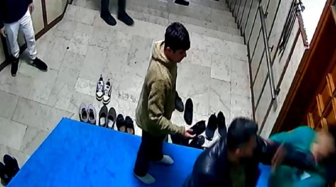 İstanbul'da dünya şampiyonu kick boksçu, cami görevlisine saldırdı