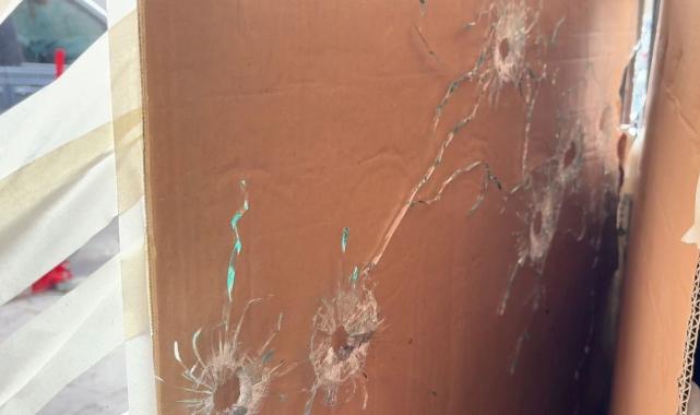 İstanbul'da husumetlisinin dükkanını kurşunladı