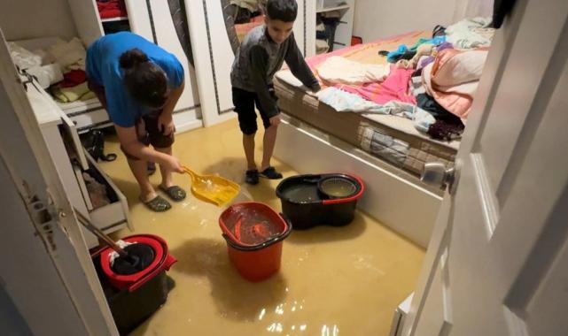 İstanbul'da kanalizasyon sistemi arızalandı, daireyi su bastı