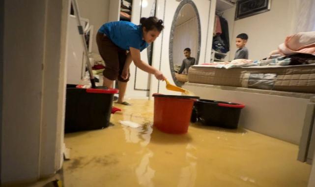 İstanbul'da kanalizasyon sistemi arızalandı, daireyi su bastı