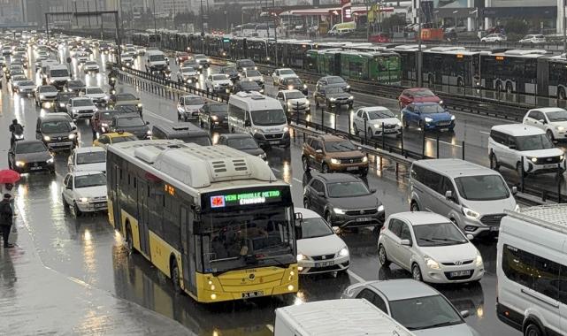 İstanbul’da sabah saatlerinde trafik yoğunluğu