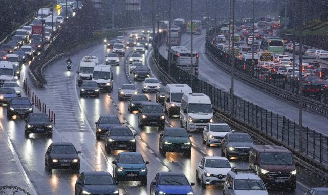 İstanbul'da trafik durma noktasına geldi