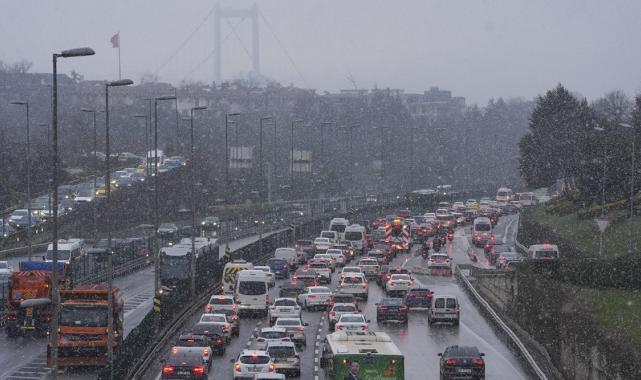 İstanbul'da trafik durma noktasına geldi