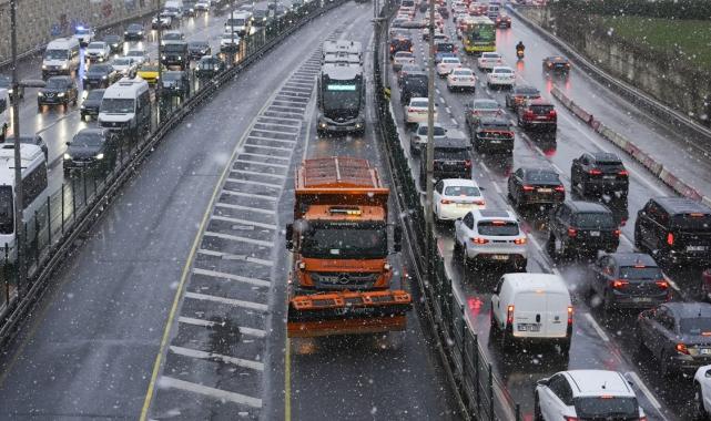 İstanbul'da trafik durma noktasına geldi