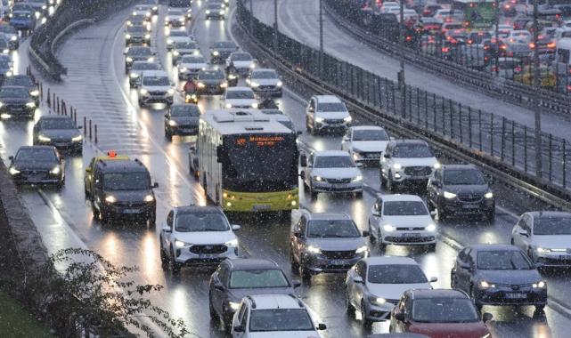 İstanbul'da trafik durma noktasına geldi