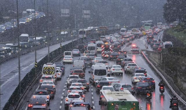 İstanbul'da trafik durma noktasına geldi