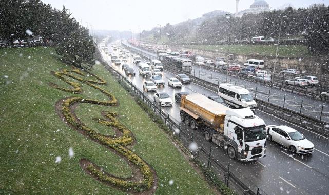 İstanbul'da trafik durma noktasına geldi