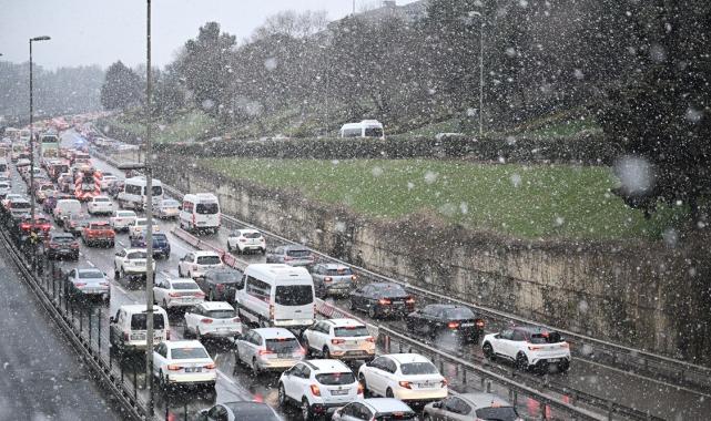 İstanbul'da trafik durma noktasına geldi