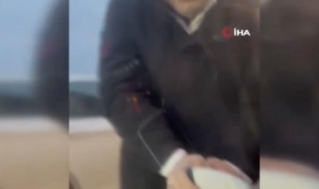 İstanbul'da trafik magandası, başka bir sürücünün aracına saldırıp aynasını kırdı