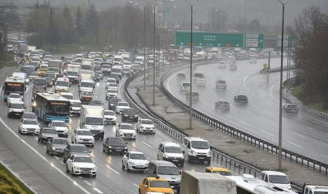 İstanbul'un yağmur çilesi: Trafik yüzde 80'e dayandı
