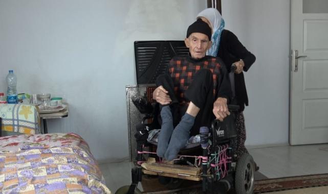 Kayseri'de belden aşağısı felç kocasına 60 yıldır sevgiyle bakıyor