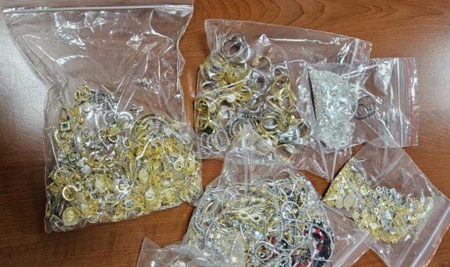 Kırklareli'de şahıslar vücutlarına sakladıkları takılarla yakalandı