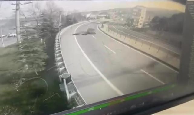 Kocaeli'de motosikletlinin öldüğü kaza görüntülendi