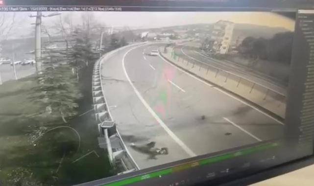 Kocaeli'de motosikletlinin öldüğü kaza görüntülendi