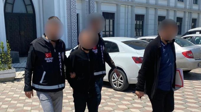 Kocaeli&#039;de yakın arkadaşını öldürdü