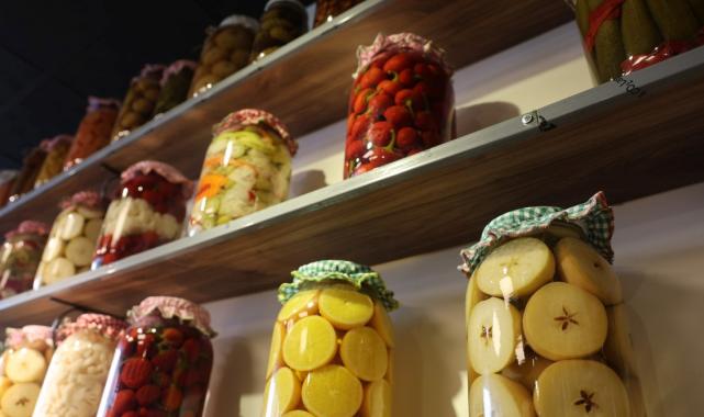 Konya'da soğuk havalarda turşuya talep arttı