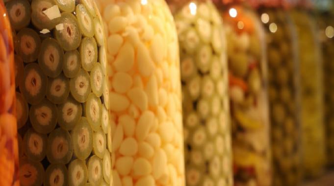 Konya'da soğuk havalarda turşuya talep arttı