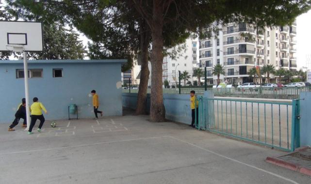 Mersin'de bir veli ve ağabeyinden öğretmene saldırı