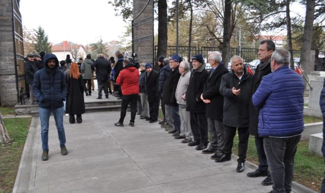 Müsavat Dervişoğlu şehit ailelerini soğukta bekletti