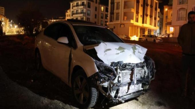 Nevşehir&#039;de kaza yapan otomobilin sürücüsü yaralı arkadaşlarını bırakıp kaçtı