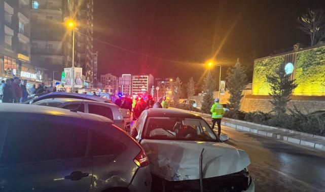 Niğde'de 9 araç birbirine girdi: 4 yaralı