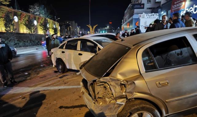 Niğde'de 9 araç birbirine girdi: 4 yaralı