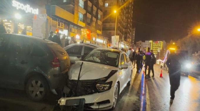 Niğde&#039;de 9 araç birbirine girdi: 4 yaralı