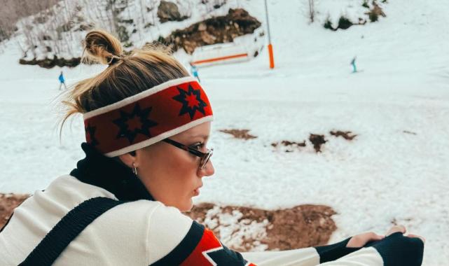 Oyuncu Gizem Karaca'dan karnı burnunda kış pozları geldi