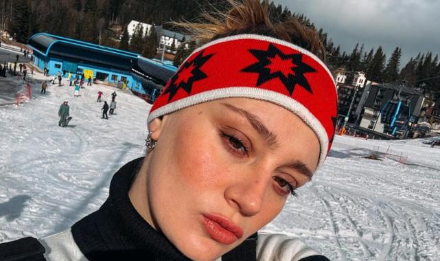 Oyuncu Gizem Karaca'dan karnı burnunda kış pozları geldi