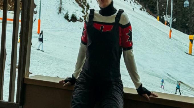 Oyuncu Gizem Karaca'dan karnı burnunda kış pozları geldi