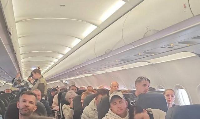 Rus uçağı Polonya'ya acil iniş yaptı: Yolcular 13 saat bekletildi