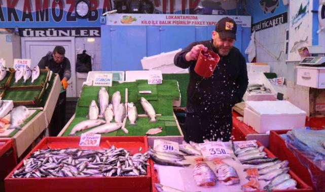 Sakarya’da hava bozuldu balık fiyatları ikiye katladı