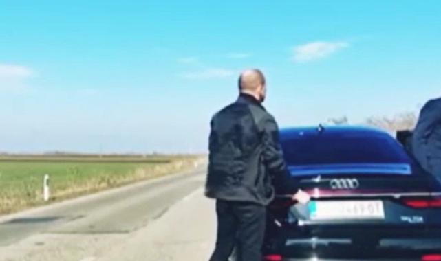 Sırbistan Cumhurbaşkanı Vucic'in makam aracının lastiği yerinden fırladı