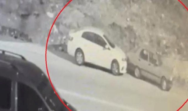 Ankara'da park halindeki araba yokuş üst hareket edip öbür araca çarptı