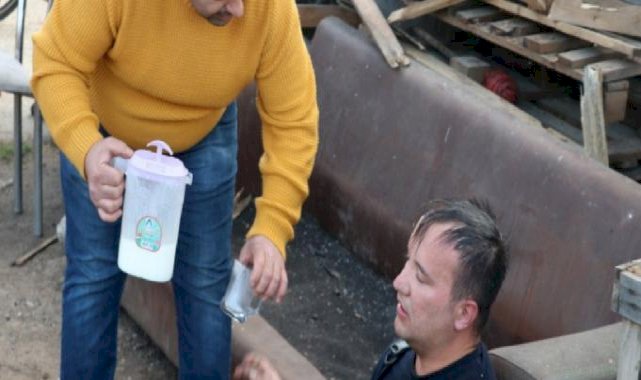 Antalya'da yaralı itfaiyeciye ayran ve su ikram ettiler