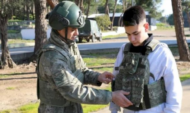 Balıkesir'de lise öğrencileri, komando birliğini ziyaret etti