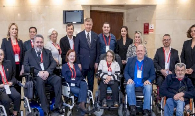 Başkan Tugay İzmir'de Engellilik Çalıştayı'na katıldı