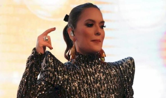 Demet Akalın'ı kızdıran yorum! Takipçisi son karesinde ünlü şarkıcıyı tanıyamadı